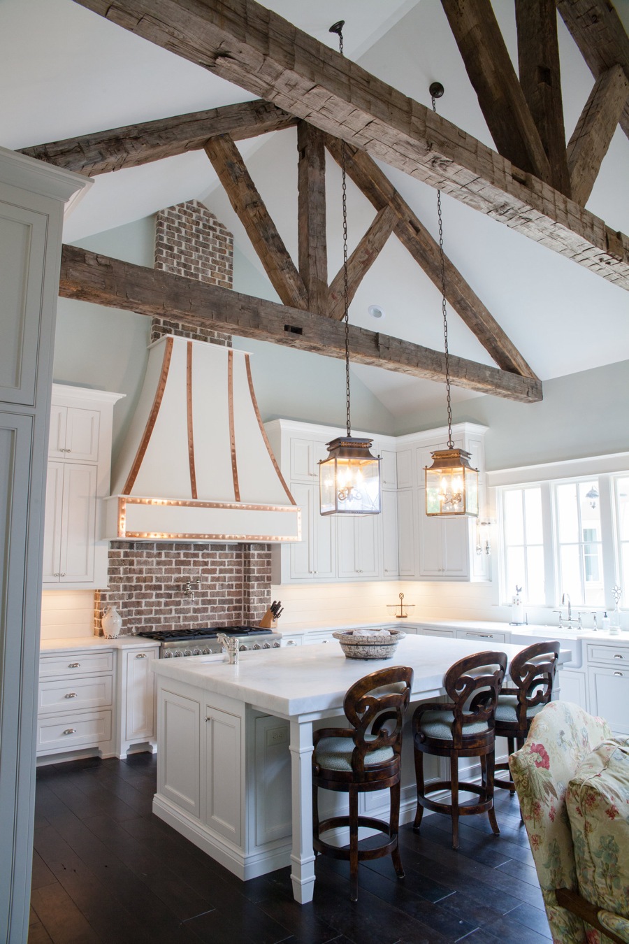 Vaulted Ceiling & White Classic Kitchen Island