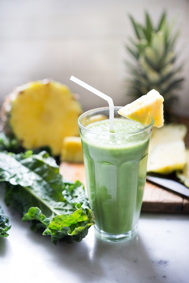 Matcha Smoothie with pineapple, kale and coconut