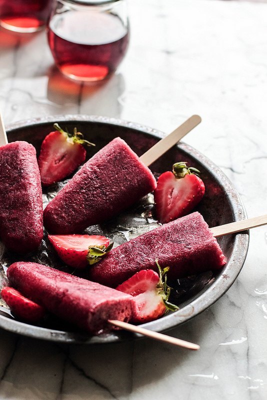 roasted strawberry red wine popsicles