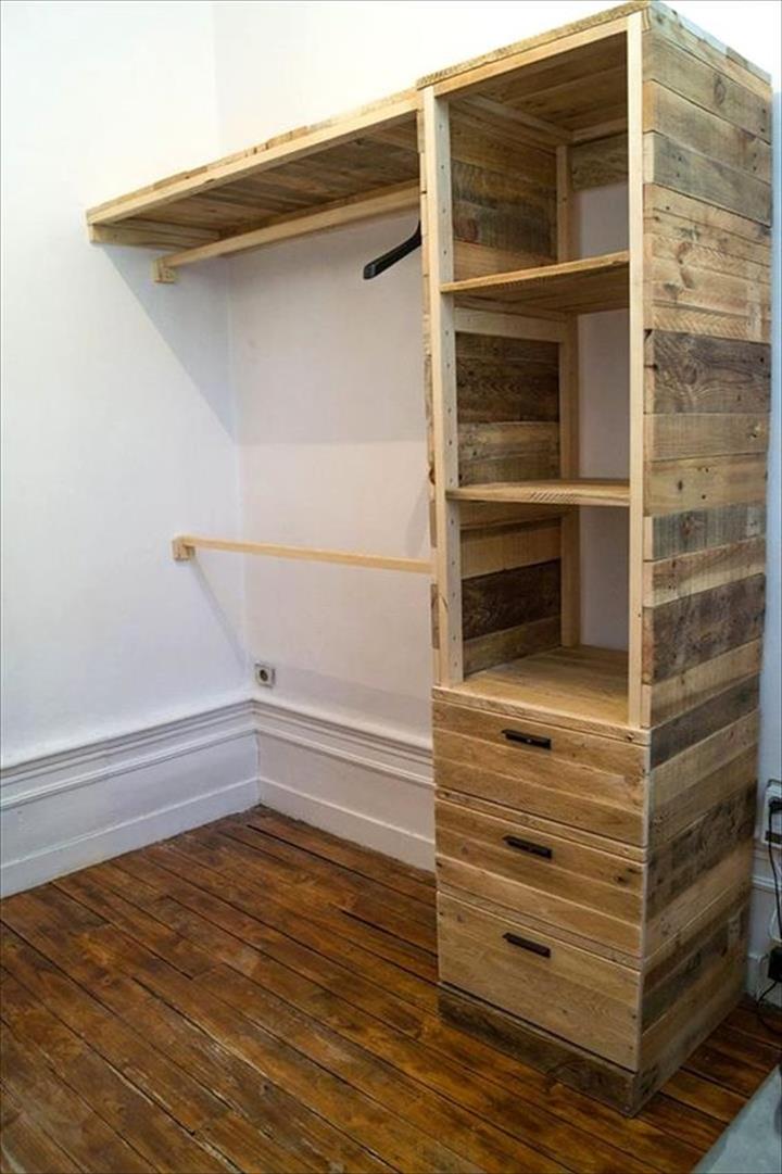 DIY Pallet Corner Closet