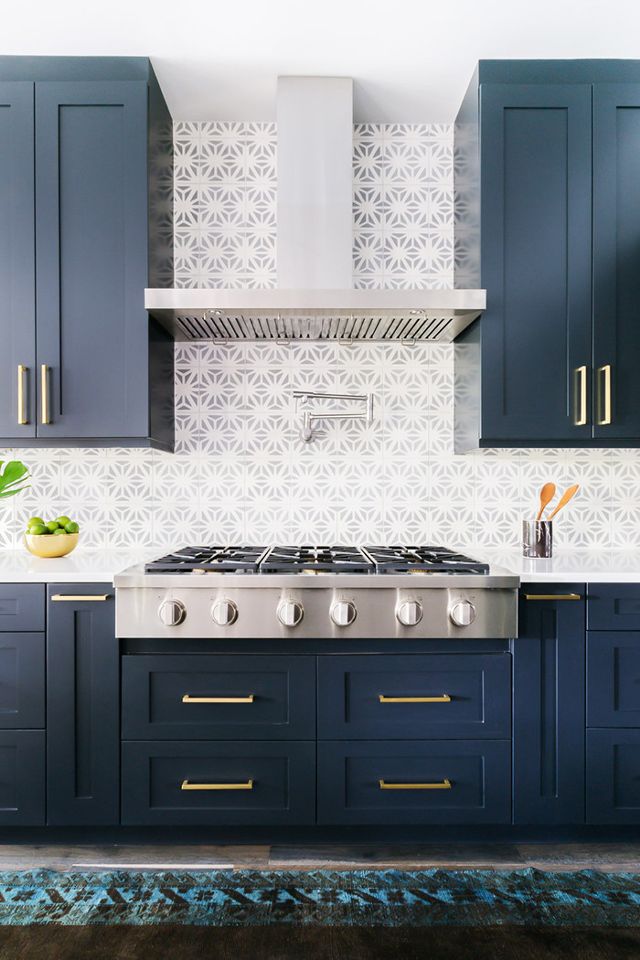 Neutral Backsplash & Deep Navy Cabinets