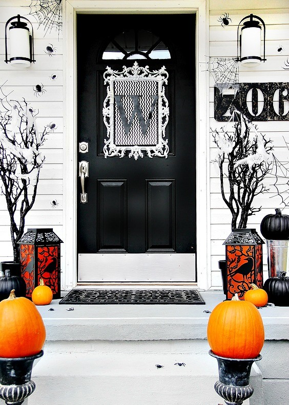 Simple and Sophisticated Halloween Door Decor