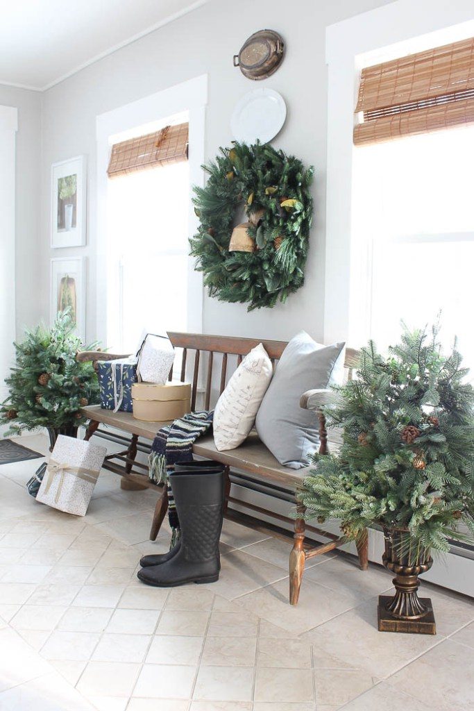 Christmas Entryway Decor Idea