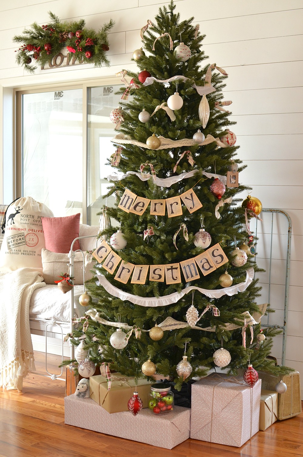 40 Farmhouse Christmas  Decor  Ideas  Homelovr