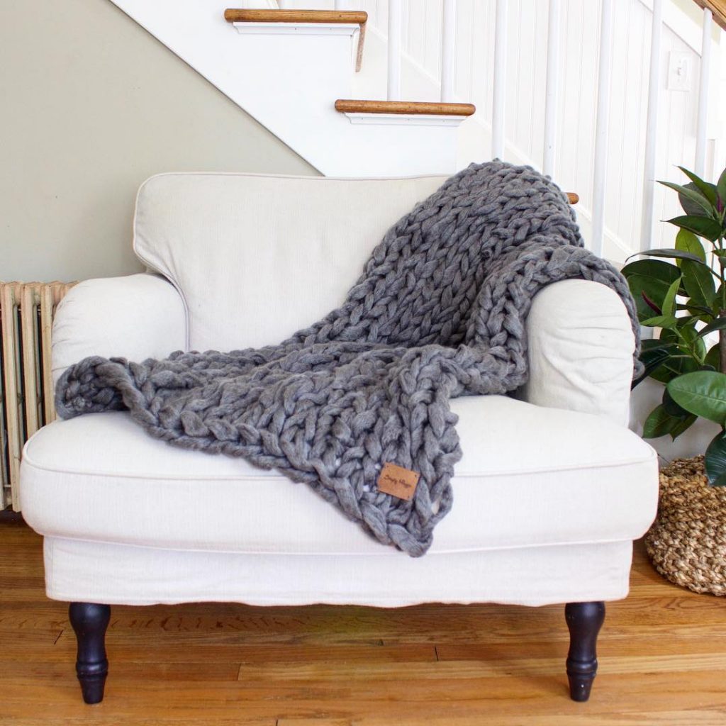 Wonderful DIY Arm Knitted Blanket