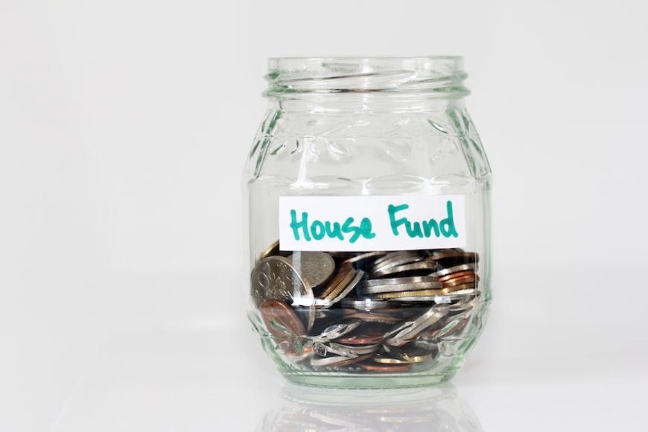 A jar with colection of house fund.