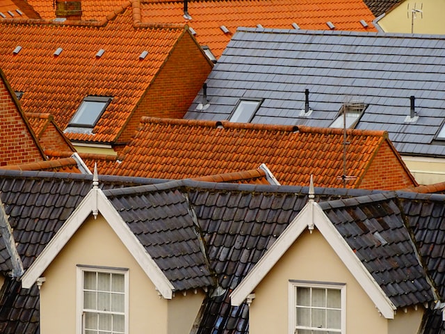 Different color roofs.