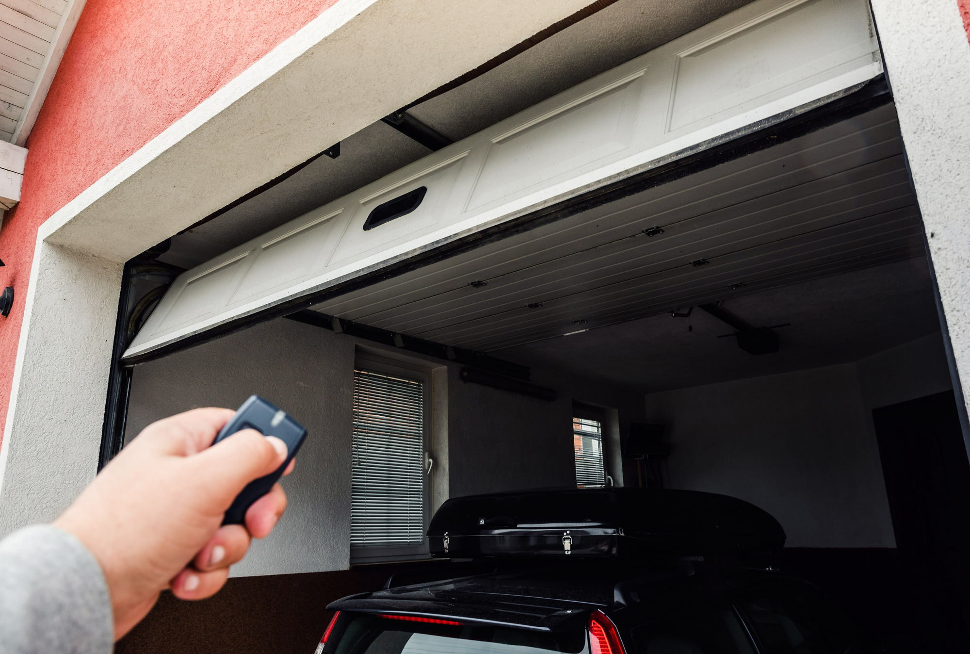 Tips For Selecting The Right Custom Garage Door For Your Home 