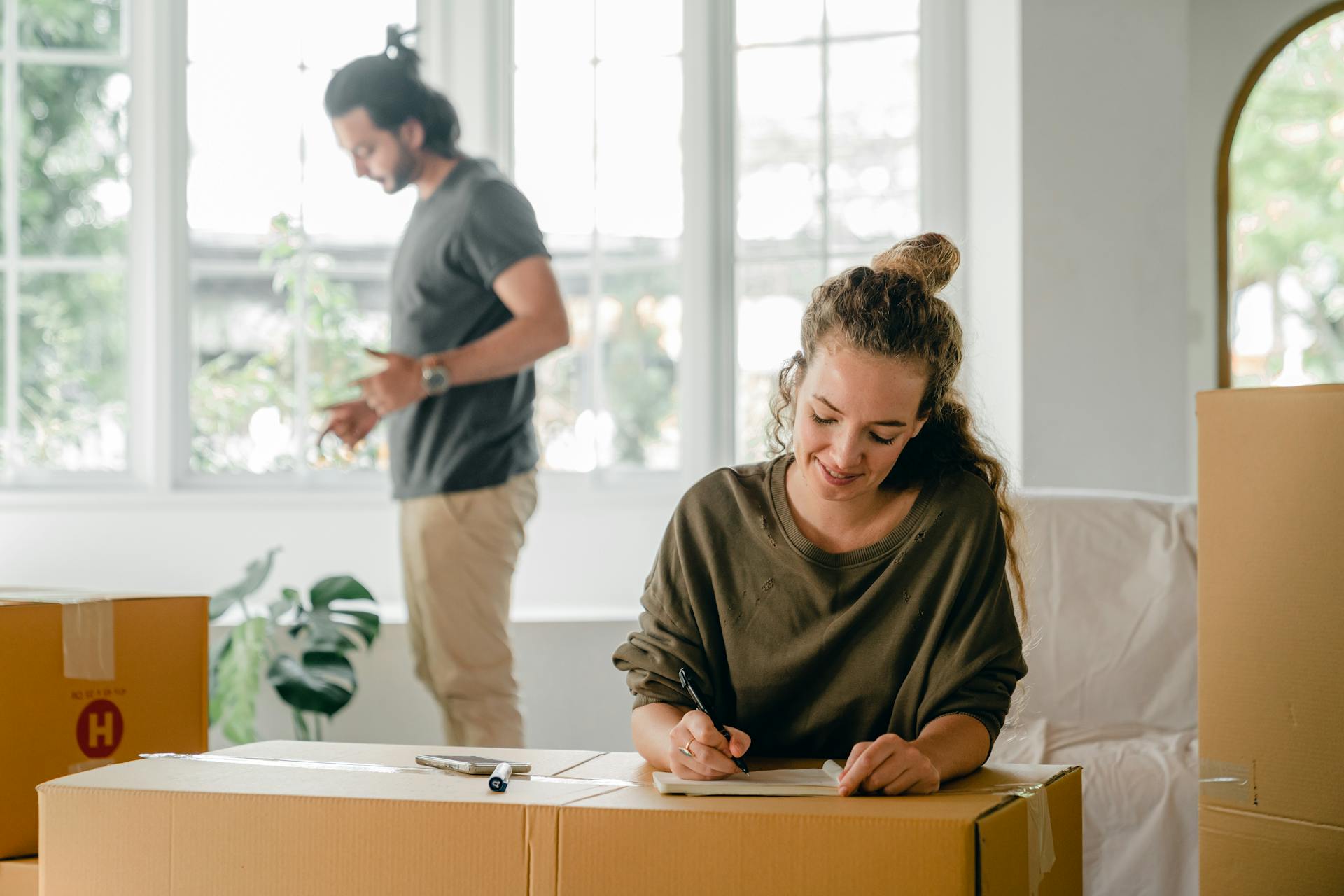 The Pros and Cons of Hiring Professional Movers vs. Moving Houses Yourself in Orange County